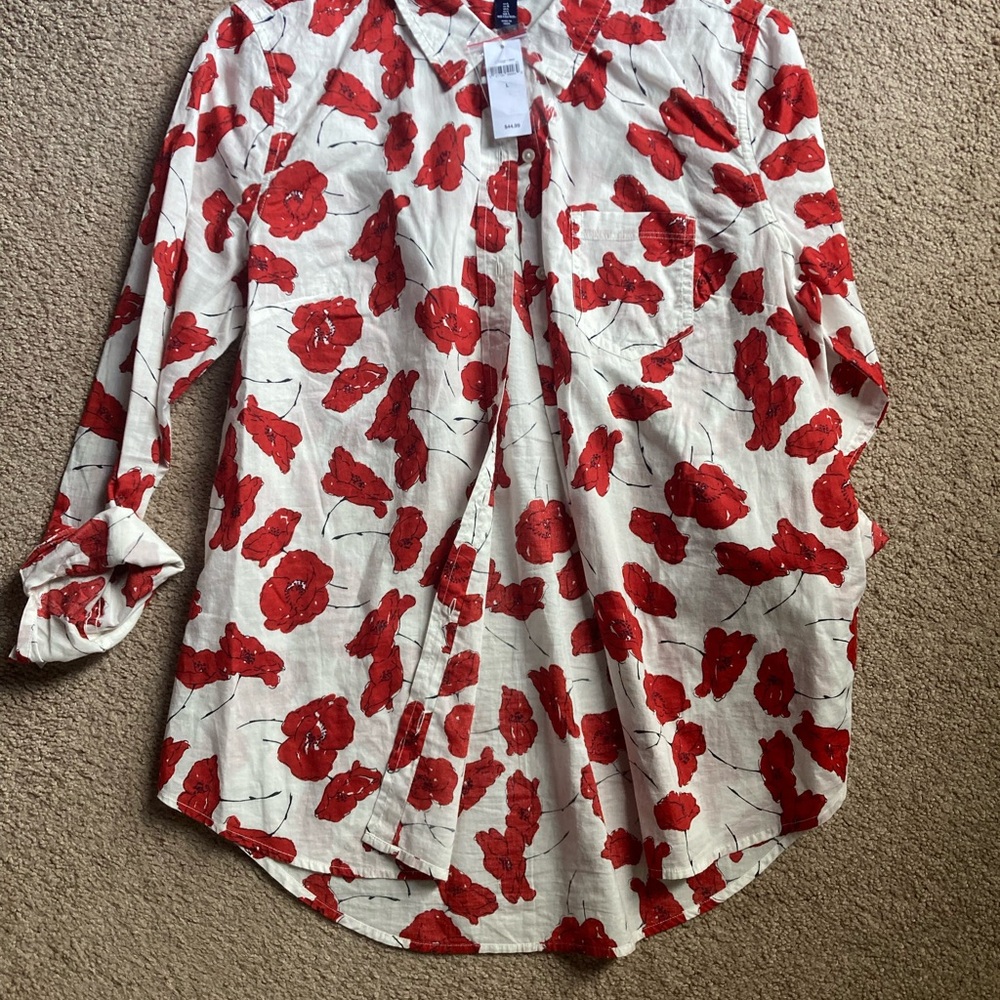 ♥️💙GAP Red Floral Button-Up Shirt